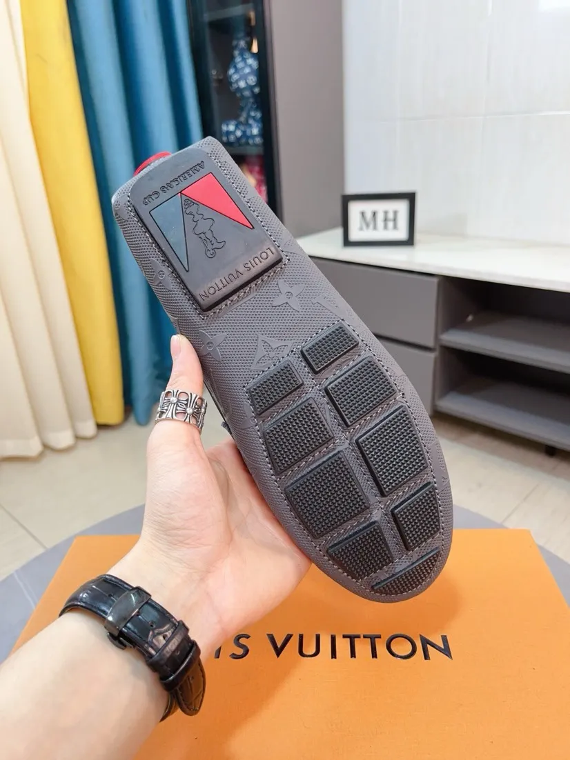 Men's men's shoes💰400🌹🌹[LV Louis Vuitton] New men's beanie shoes💝💝.. Top-grade imported cowhide embossed➕Comfortable leather lining. It is extremely skin-friendly and comfortable, feels very delicate, and the shape is very correct! Perfectly reflects the three-dimensional sense, code number: 38-44